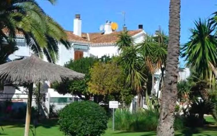 Casita Con Jardin Y Piscina Comunitaria En Denia, Muy Cerca De La Playa De Rotas Dénia